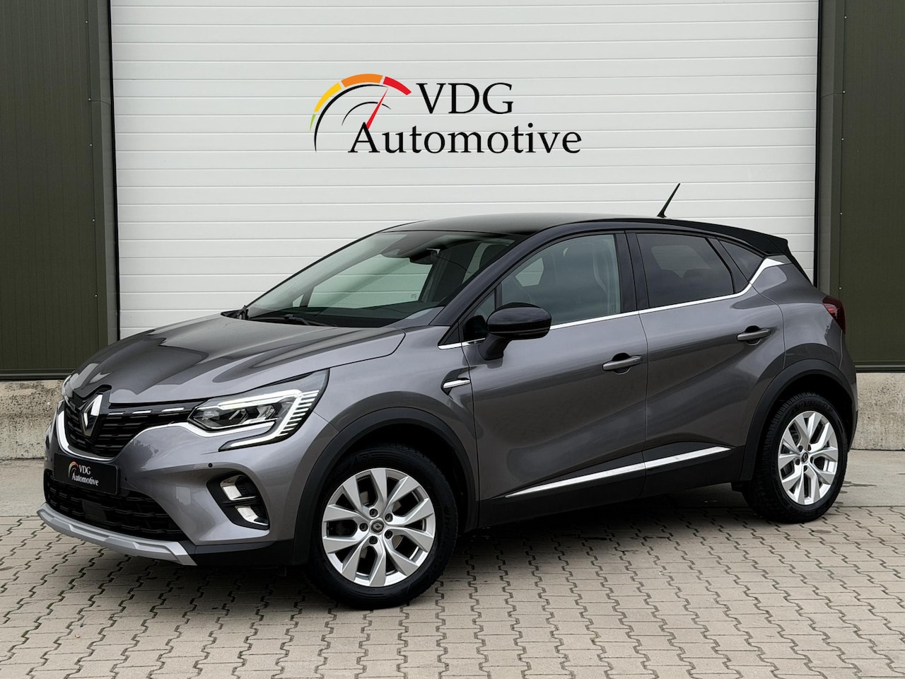 Renault Captur - 1.0 TCe 100 Intens / Clima / Navi / 17" LM velgen / Sensoren V+A / Keyless / Getinte ramen - AutoWereld.nl
