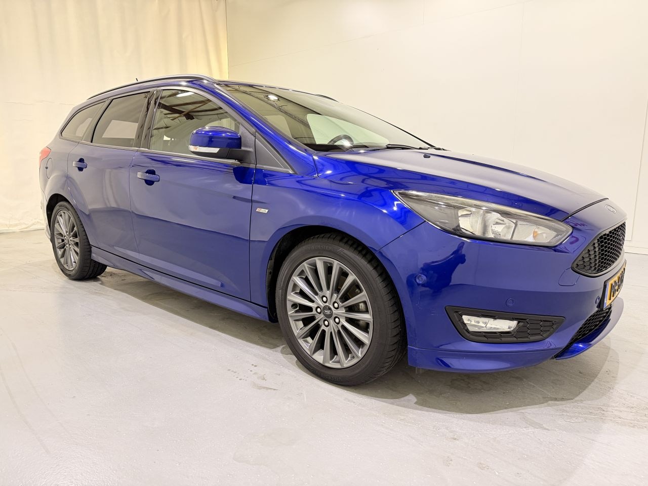Ford Focus Wagon - 1.5 ST-Line Navi/Clima - AutoWereld.nl