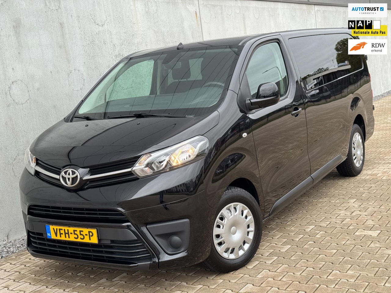 Toyota ProAce Worker - 2.0 D-4D Lang L3 DC 6Pers Navi Airco Trekhaak Cruise - AutoWereld.nl