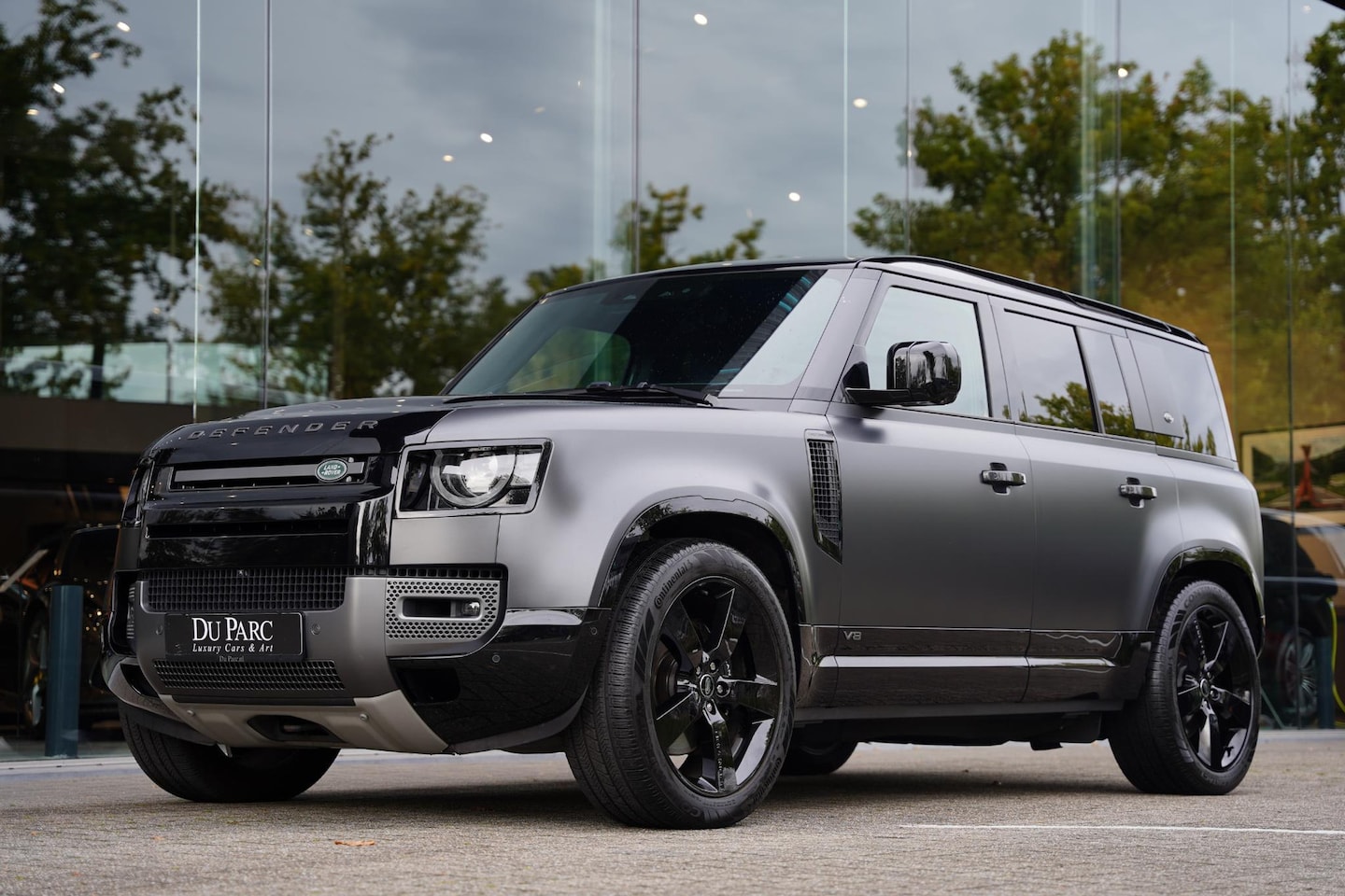 Land Rover Defender 110 - P 525 V 8 Carpathian Edition BTW-Auto - AutoWereld.nl