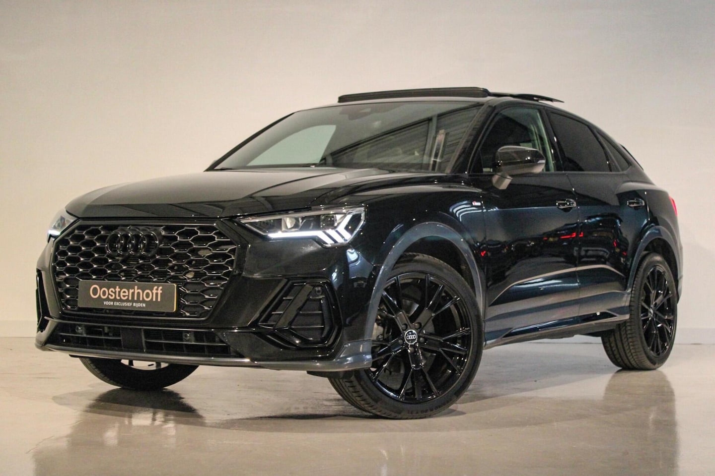 Audi Q3 - 35 TFSI S edition PANO | Sfeer - AutoWereld.nl