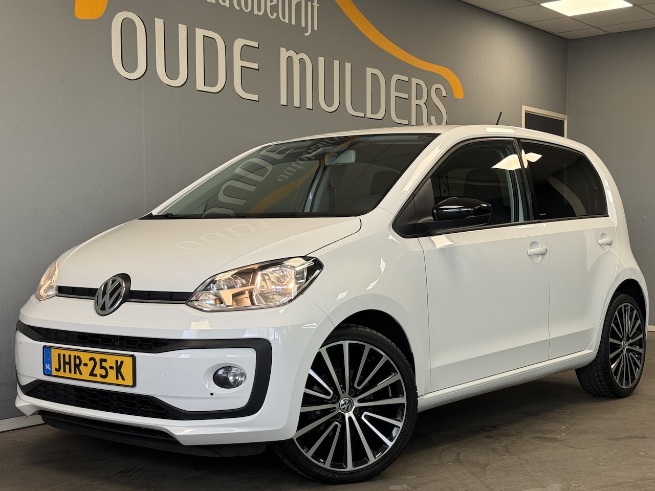 Volkswagen Up! - 1.0 Stoelverwarming/Cruise/Parkeersensoren - AutoWereld.nl