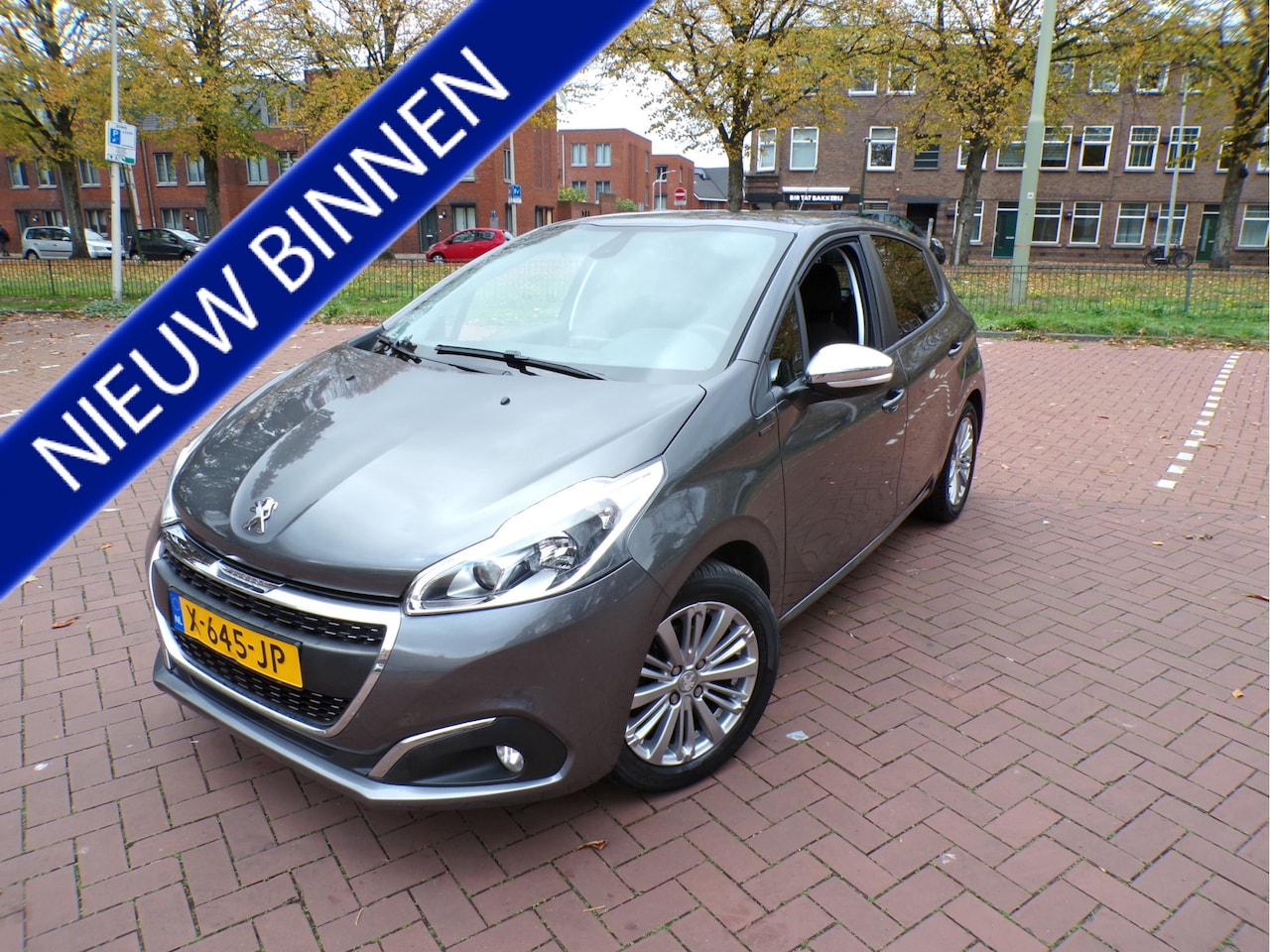 Peugeot 208 - 1.2 PureTech Signature NAVI TEL CRUISECONT APPLECARPLAY 1E EIG...... - AutoWereld.nl
