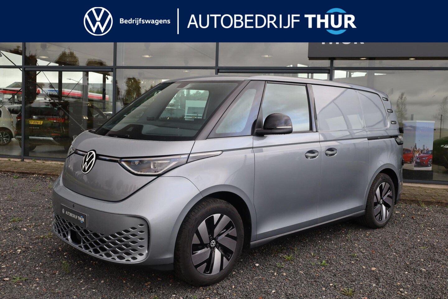 Volkswagen ID. Buzz Cargo - Anniversary Edition 79 kWh achterdeuren 2 x schuifdeur 360 graden camera climatronic 2 zon - AutoWereld.nl