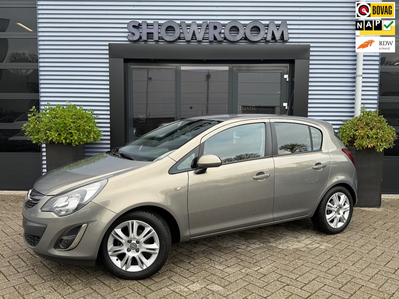 Opel Corsa - 1.2-16V BlitZ Navi|PDC|Stoel en Stuurverwarming|Dealer onderhouden|Half Leder - AutoWereld.nl