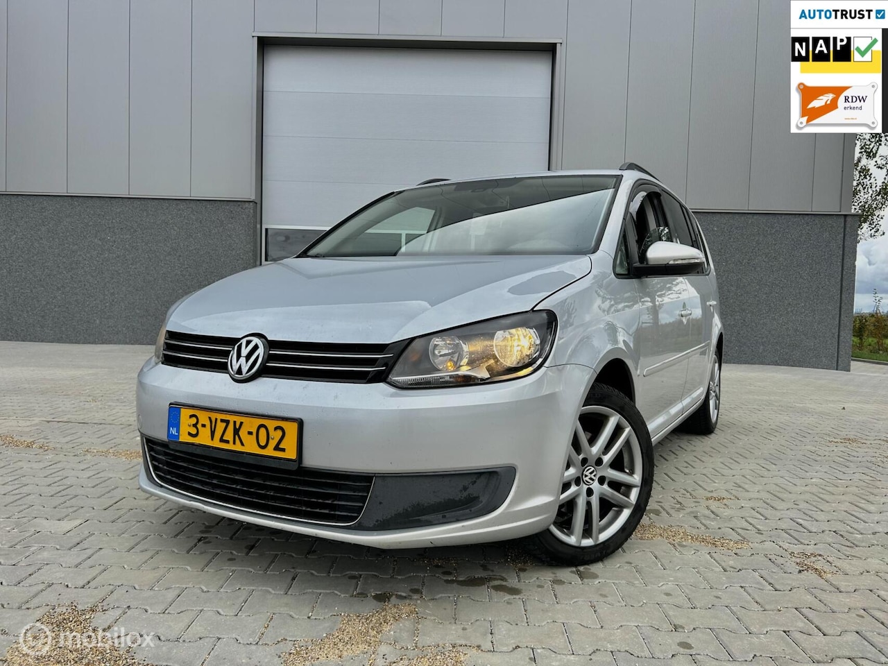 Volkswagen Touran - 1.6 TDI/Virtual cockpit/DSG/GRIJS KENTEKEN - AutoWereld.nl
