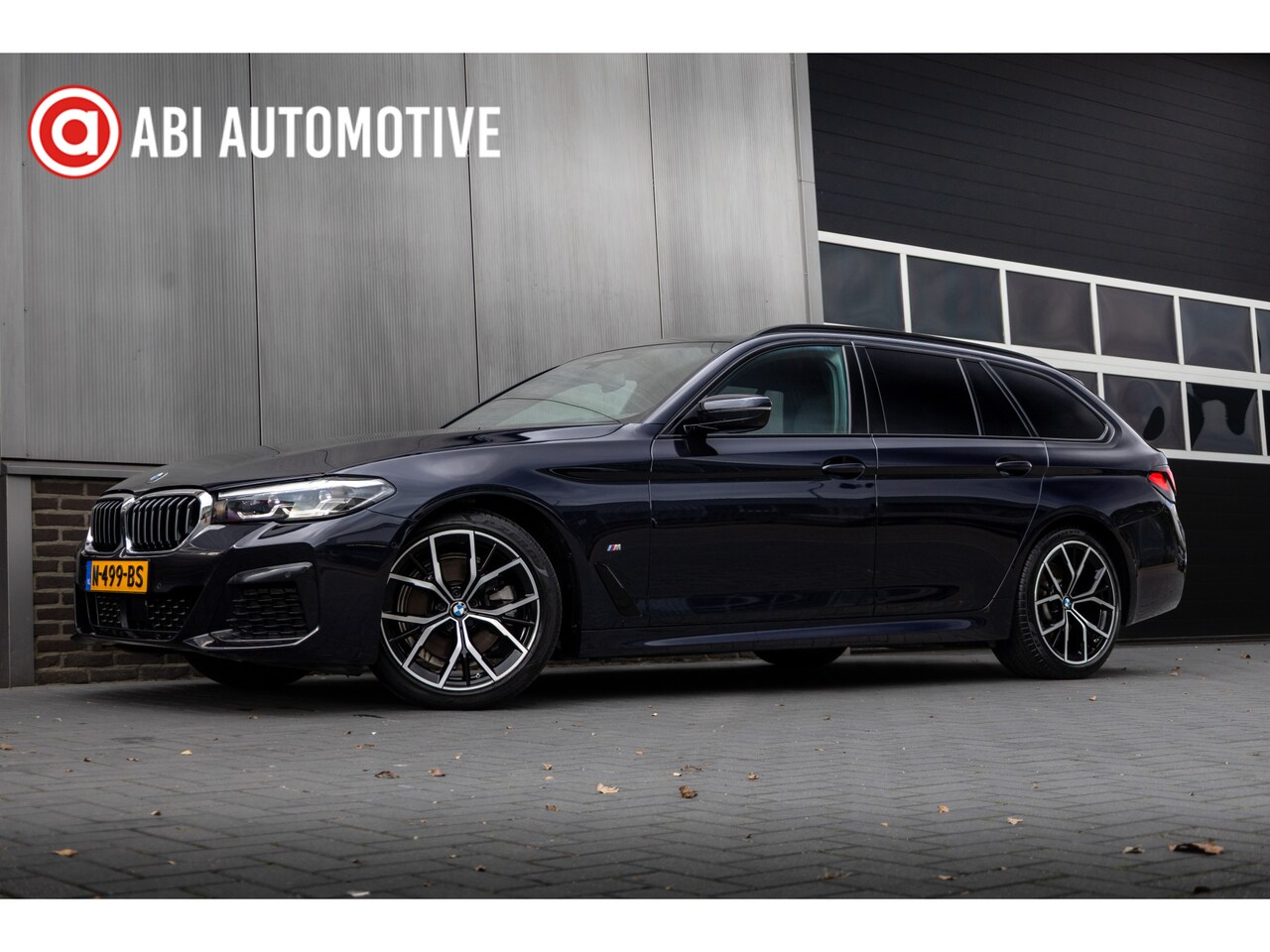 BMW 5-serie Touring - 520d 191 pk High Executive M-Sportpakket / Facelift/ Pano-Dak/ Sport-Stoelen/ Stoel.Verw/ - AutoWereld.nl