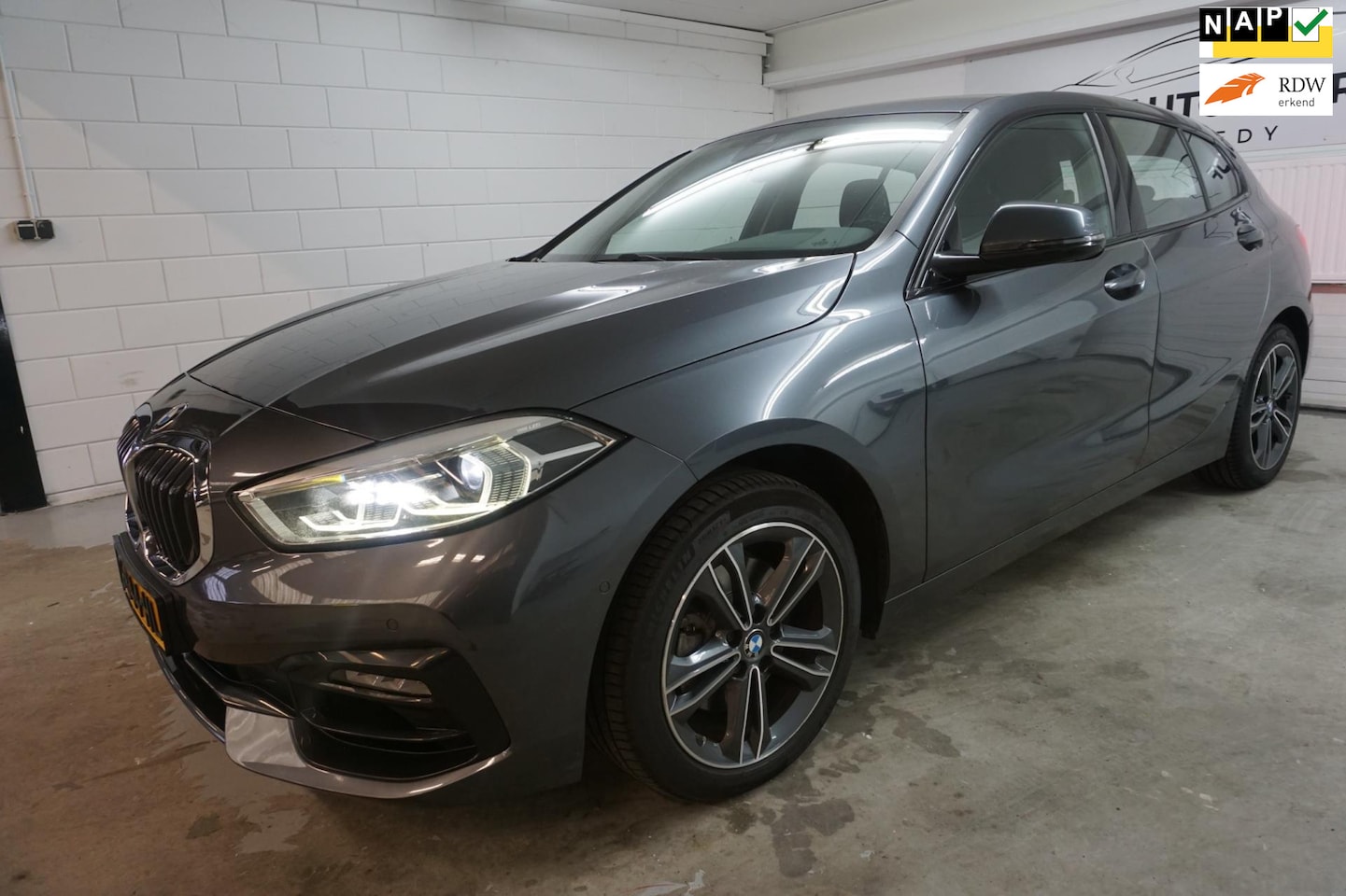 BMW 1-serie - 118i Executive Edition M Pakket /Virtual cockpit /NAP / CAMERA - AutoWereld.nl