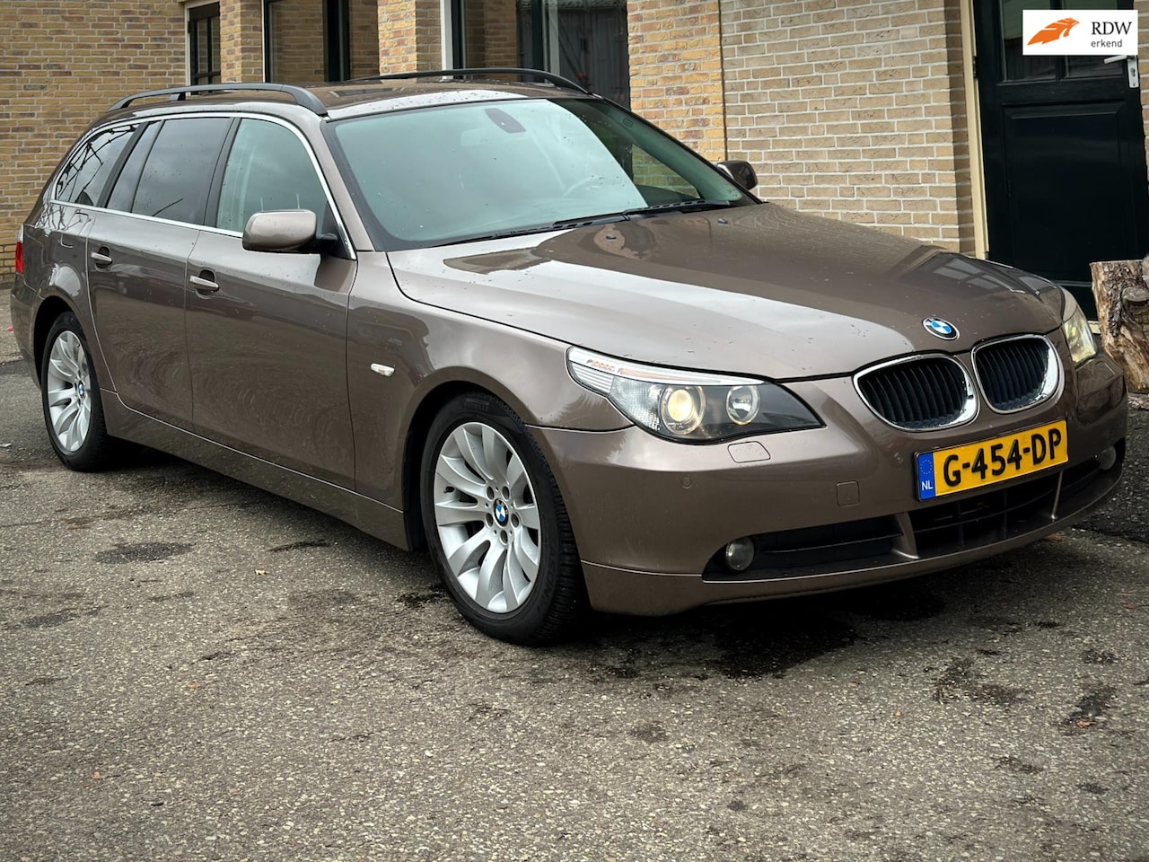 BMW 5-serie Touring - 523i |YOUNGTIMER |PDC |TREKHAAK|NWE APK - AutoWereld.nl