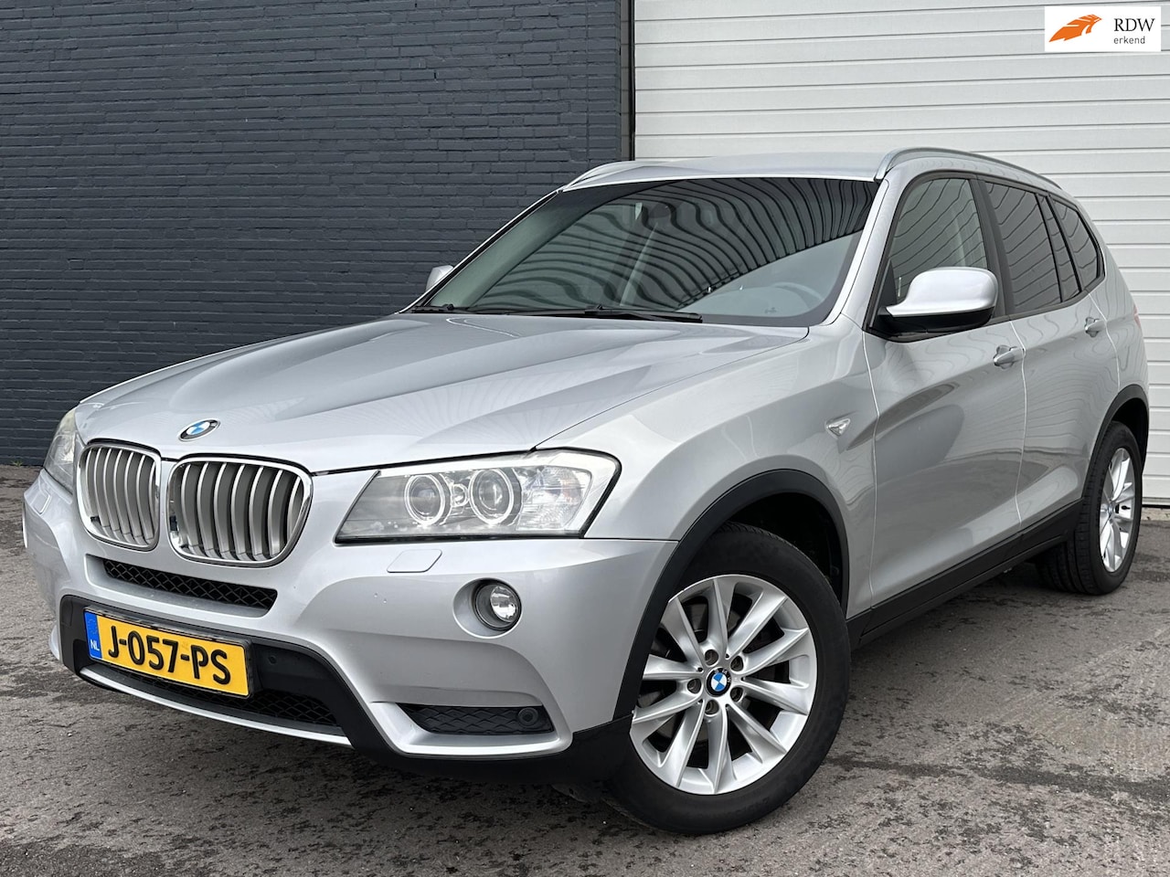 BMW X3 - XDrive28i High Executive 6CILLINDER/AUTO/LEDER/NAVI/KEYLES/PDC/LMV - AutoWereld.nl