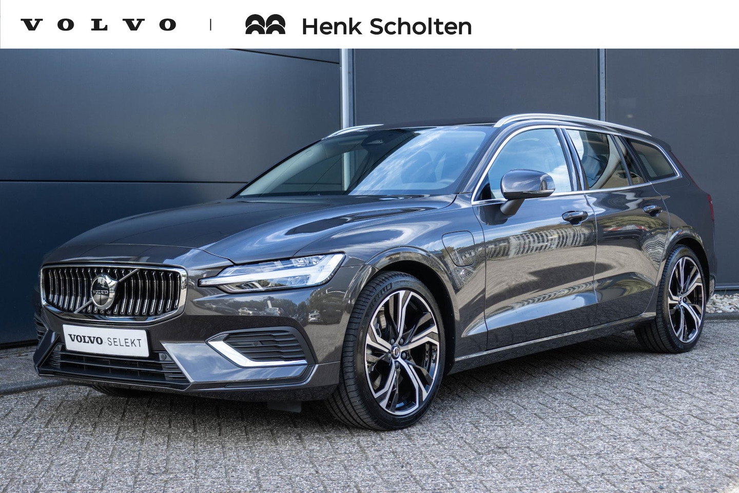 Volvo V60 - T6 Plug-in hybrid AWD Plus Bright | Lederen interieur | Semi Elektrische Trekhaak | Keyles - AutoWereld.nl