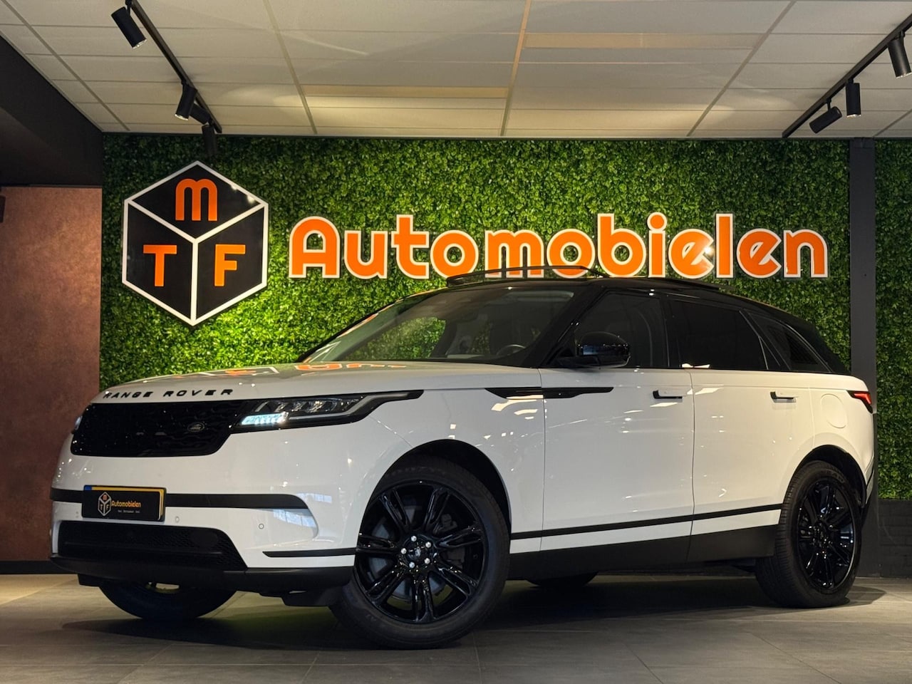 Land Rover Range Rover Velar - 2.0 P400e |ACC|LANEASS.|PANO|CAMERA|400PK+ - AutoWereld.nl