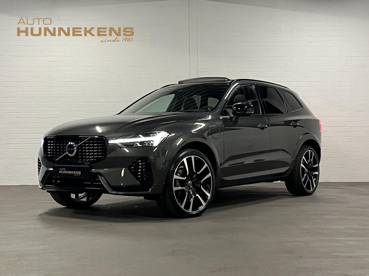 Volvo XC60 - 2.0 T6 Plug-in hybrid AWD R-Design Open dak | Head-up | Adapt. cruise control | Stoelventi - AutoWereld.nl