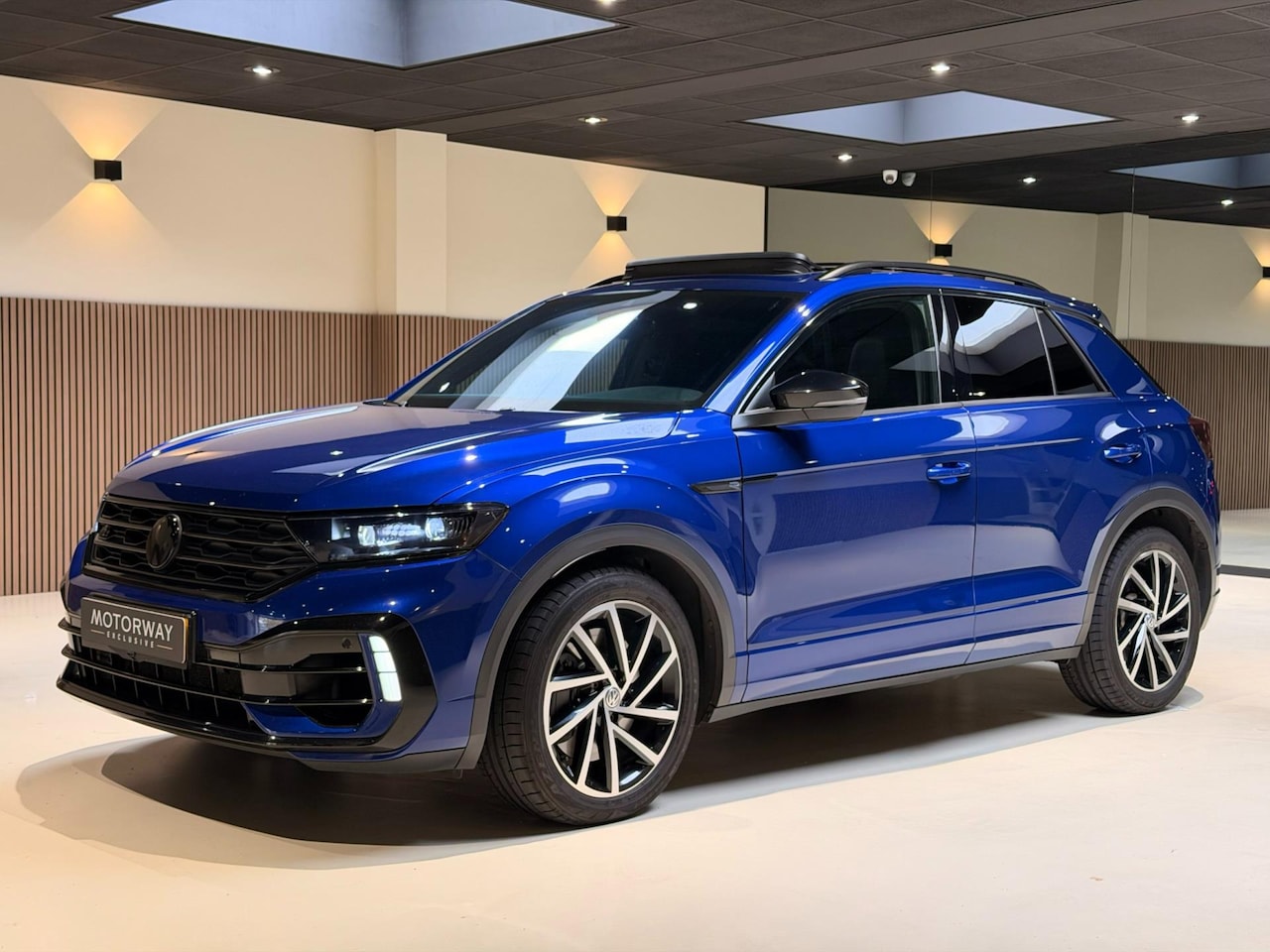 Volkswagen T-Roc - 2.0 TSI 4Motion R-LINE 300PK|PANO|CAMERA|BTW AUTO|LINE-ASSIST|ACC - AutoWereld.nl