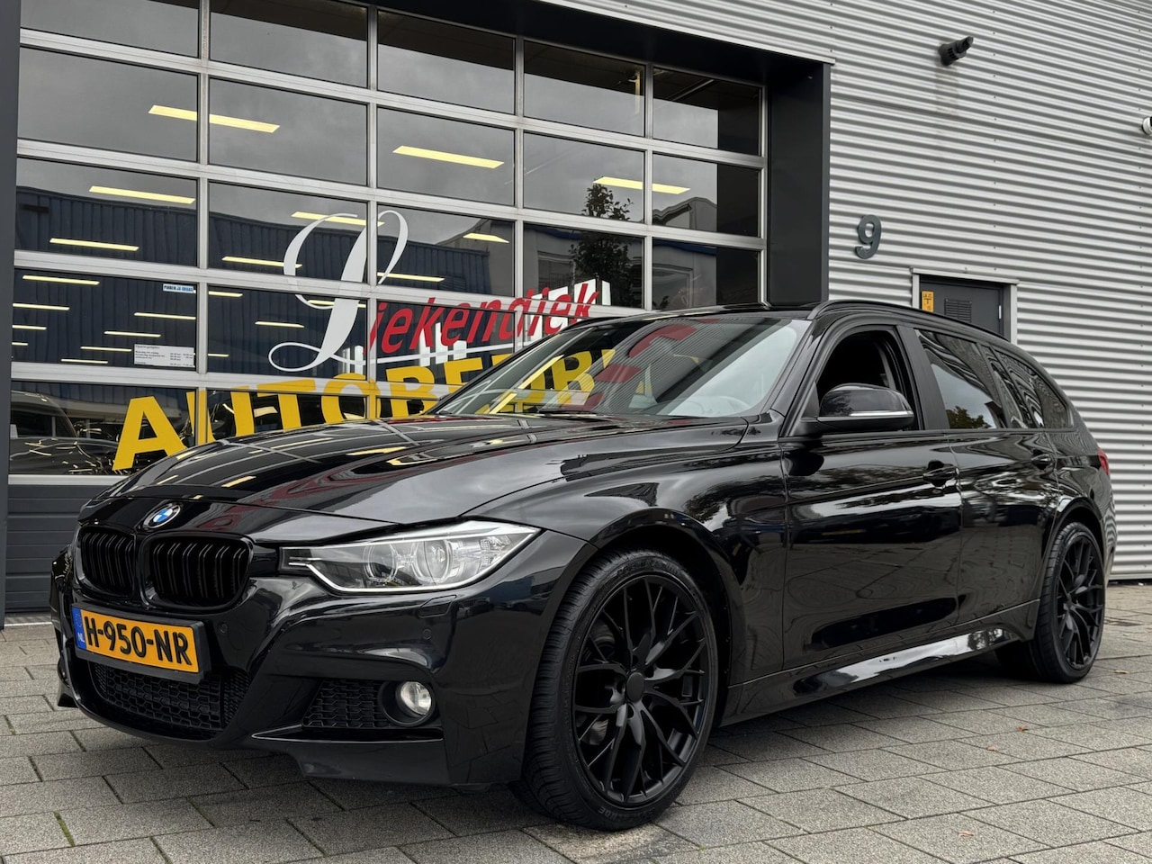 BMW 3-serie Touring - 316d High Executive - Panorama dak I Navigatie I Airco I 19 inch Sport velgen I APK 03-202 - AutoWereld.nl