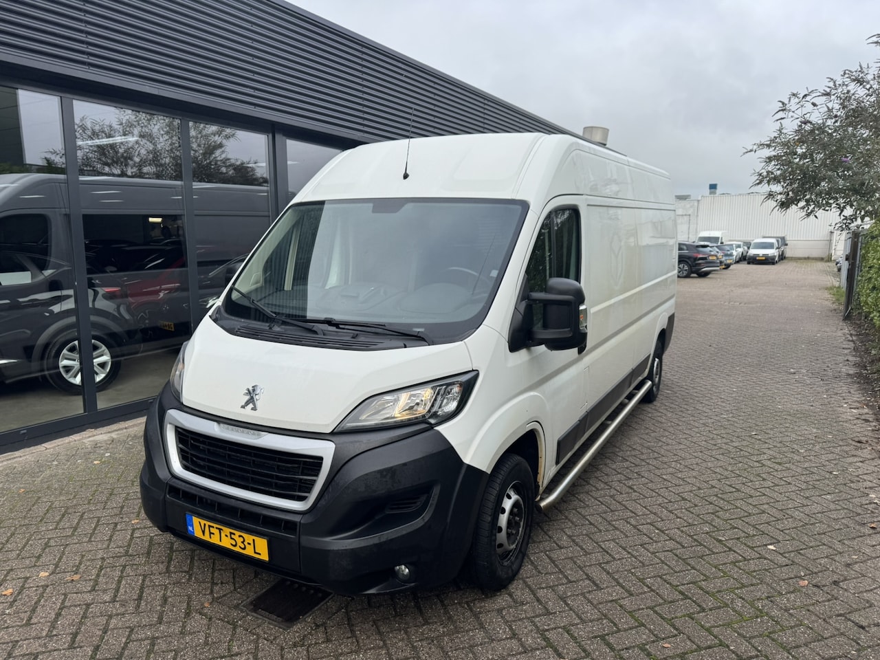 Peugeot Boxer - 333 2.2 BlueHDi 140 L3H2 Premium *Camera*Navigatie*Airco*Export* - AutoWereld.nl