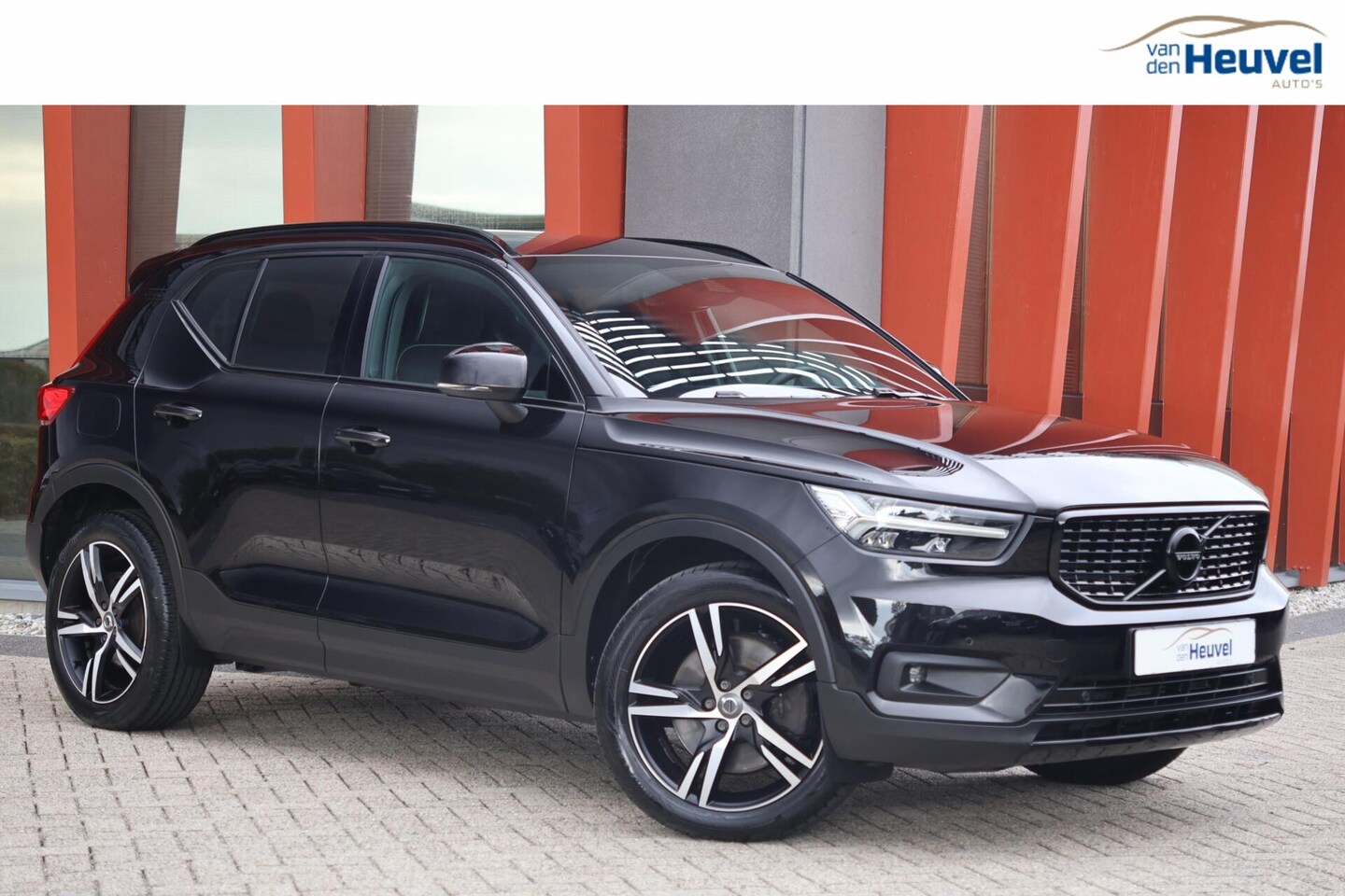 Volvo XC40 - T4 Recharge R-Design | Parkeercamera | Keyless | Glossy Black - AutoWereld.nl