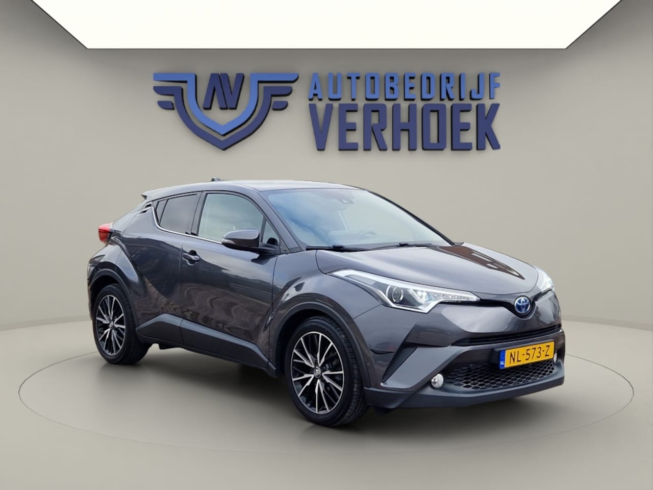 Toyota C-HR - 1.8 Hybrid Executive Trekhaak - NL Auto - Half Leer - AutoWereld.nl