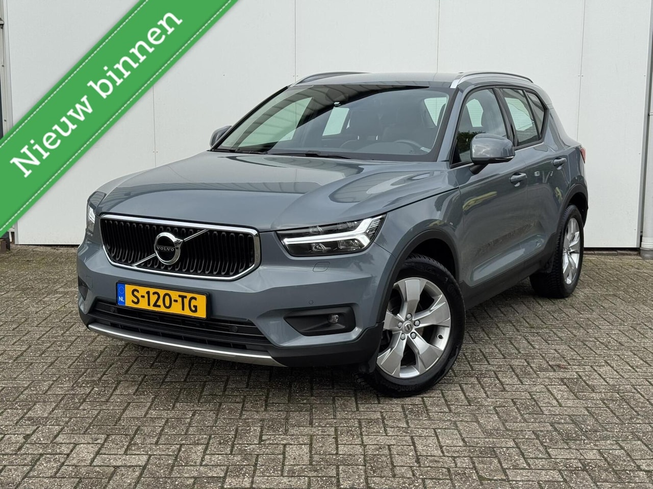 Volvo XC40 - T3 Momentum Automaat | Standkachel | CarPlay | Stuur/Stoelverwarming | Leer | Trekhaak - AutoWereld.nl