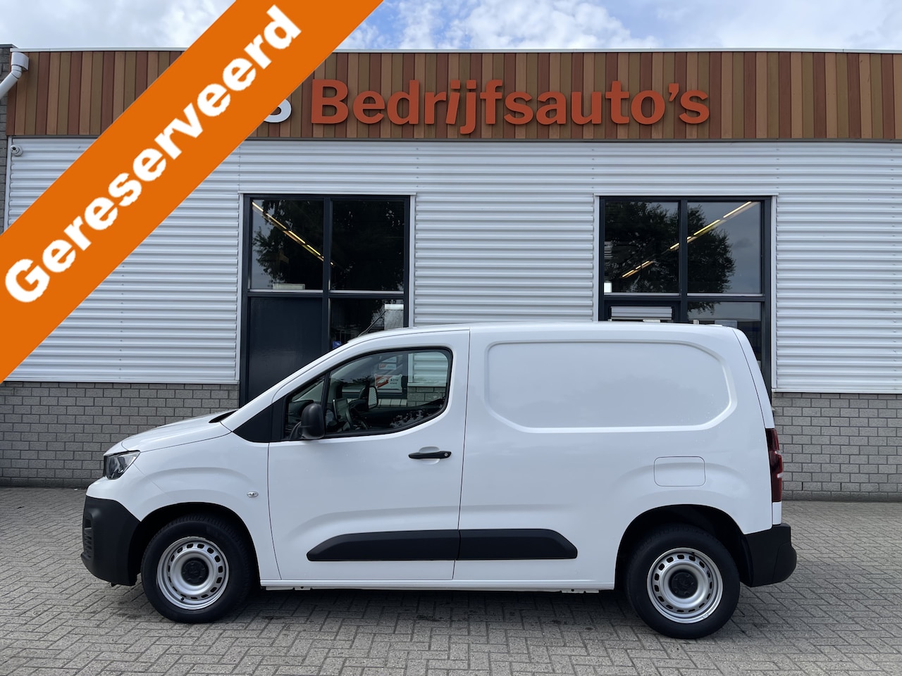 Peugeot Partner - 1.2 PureTech Premium / benzine grijs kenteken / vaste prijs rijklaar € 13.450 ex btw / air - AutoWereld.nl