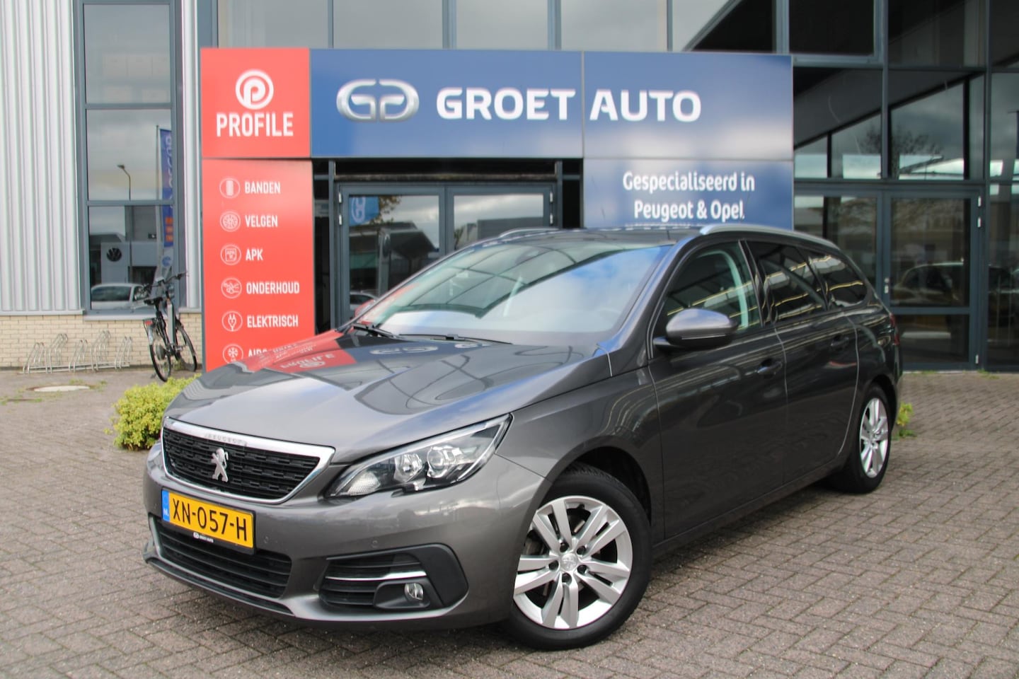 Peugeot 308 SW - 1.2 PureTech 110pk Blue Lease Executive Airco Navi Panoramadak Trekhaak - AutoWereld.nl