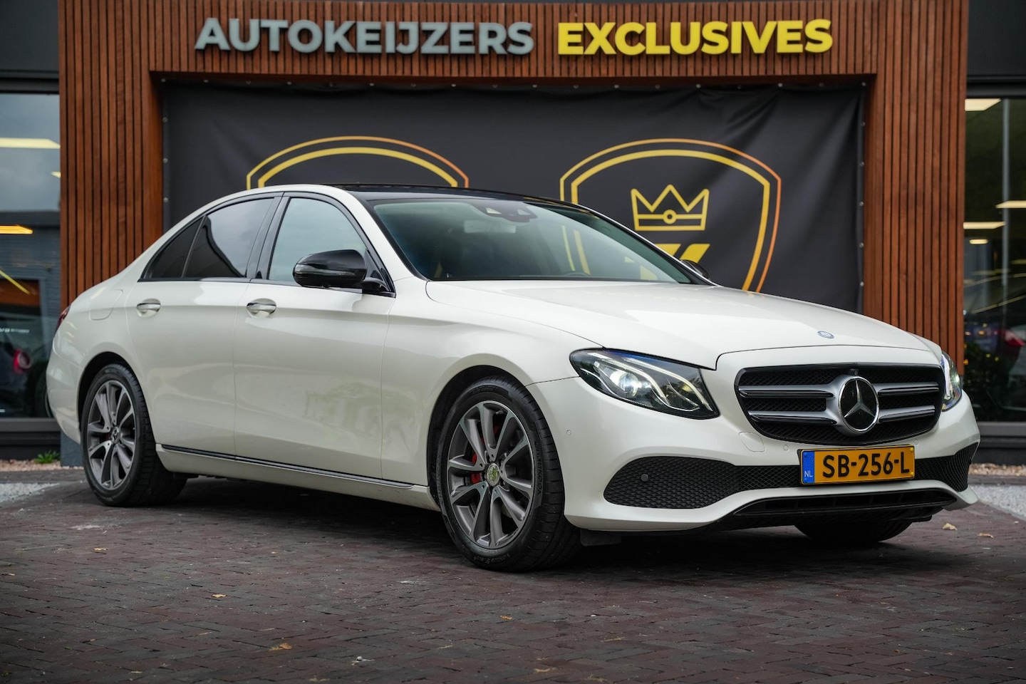 Mercedes-Benz E-klasse - 200 Prestige Plus adaptieve koplampen Leder 17"L.M. Voorstoelen verw. Brake assist Climate - AutoWereld.nl
