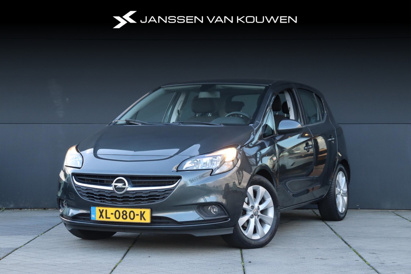 Opel Corsa - 1.4 Favourite / Navigatie / CarPlay / Cruise / Dealeronderhouden / 5deurs - AutoWereld.nl