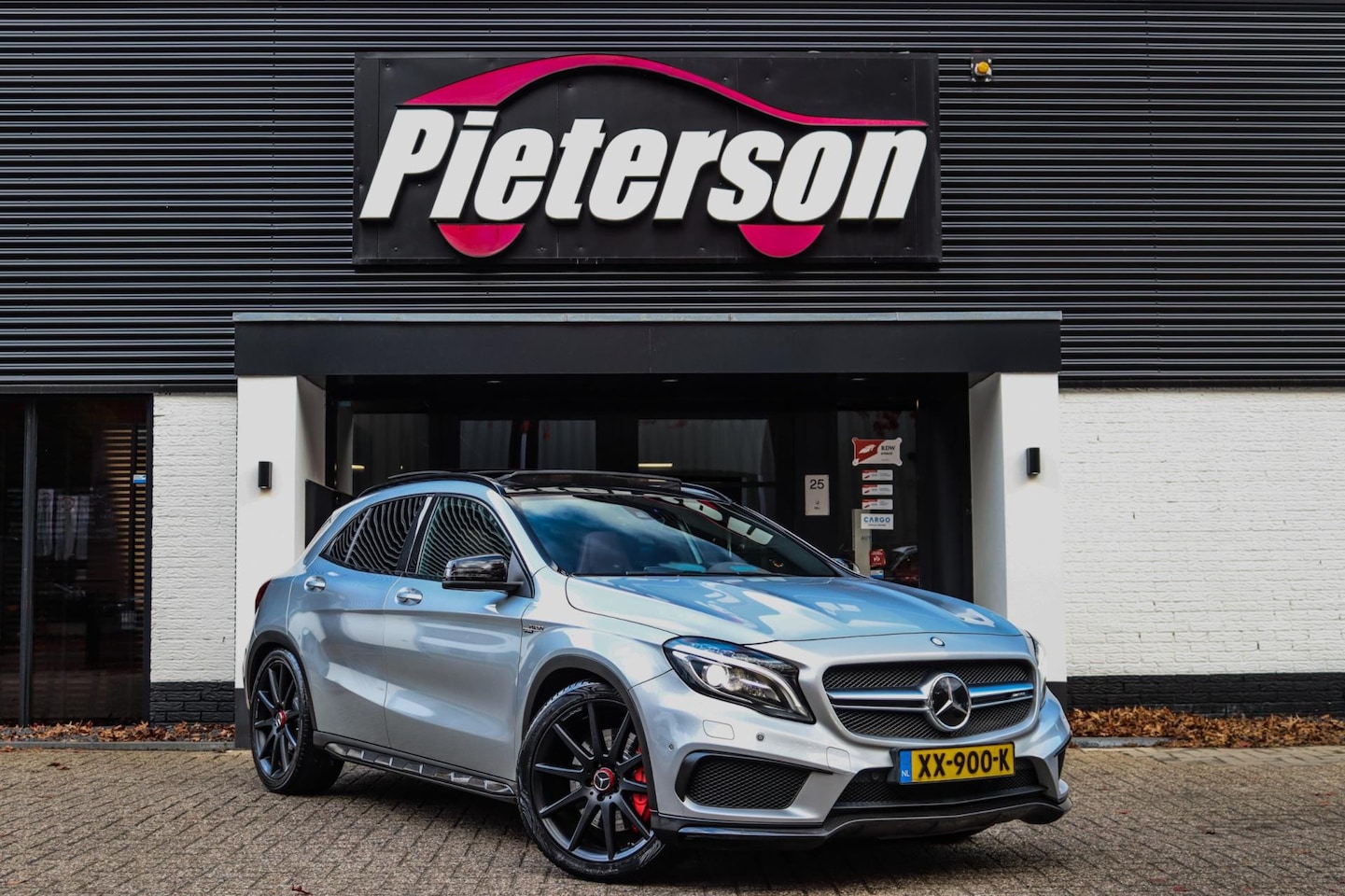 Mercedes-Benz GLA-Klasse - AMG 45 4Matic Edition 1 PANO CARBON - AutoWereld.nl