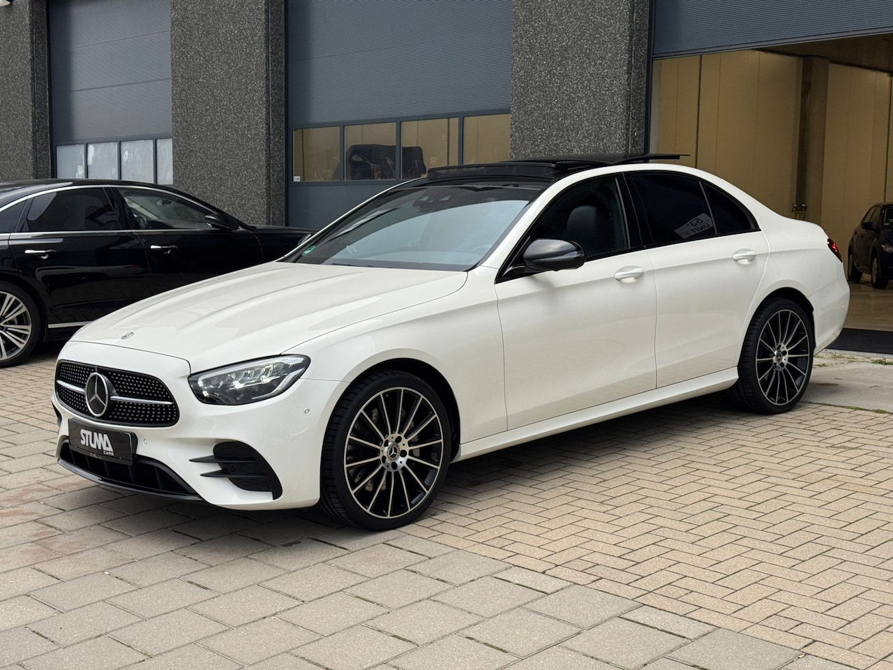 Mercedes-Benz E-klasse - 300 e 4MATIC AMG Line | E300 Hybride | Pano | Matrix LED | Burmester | Night | Keyless | A - AutoWereld.nl