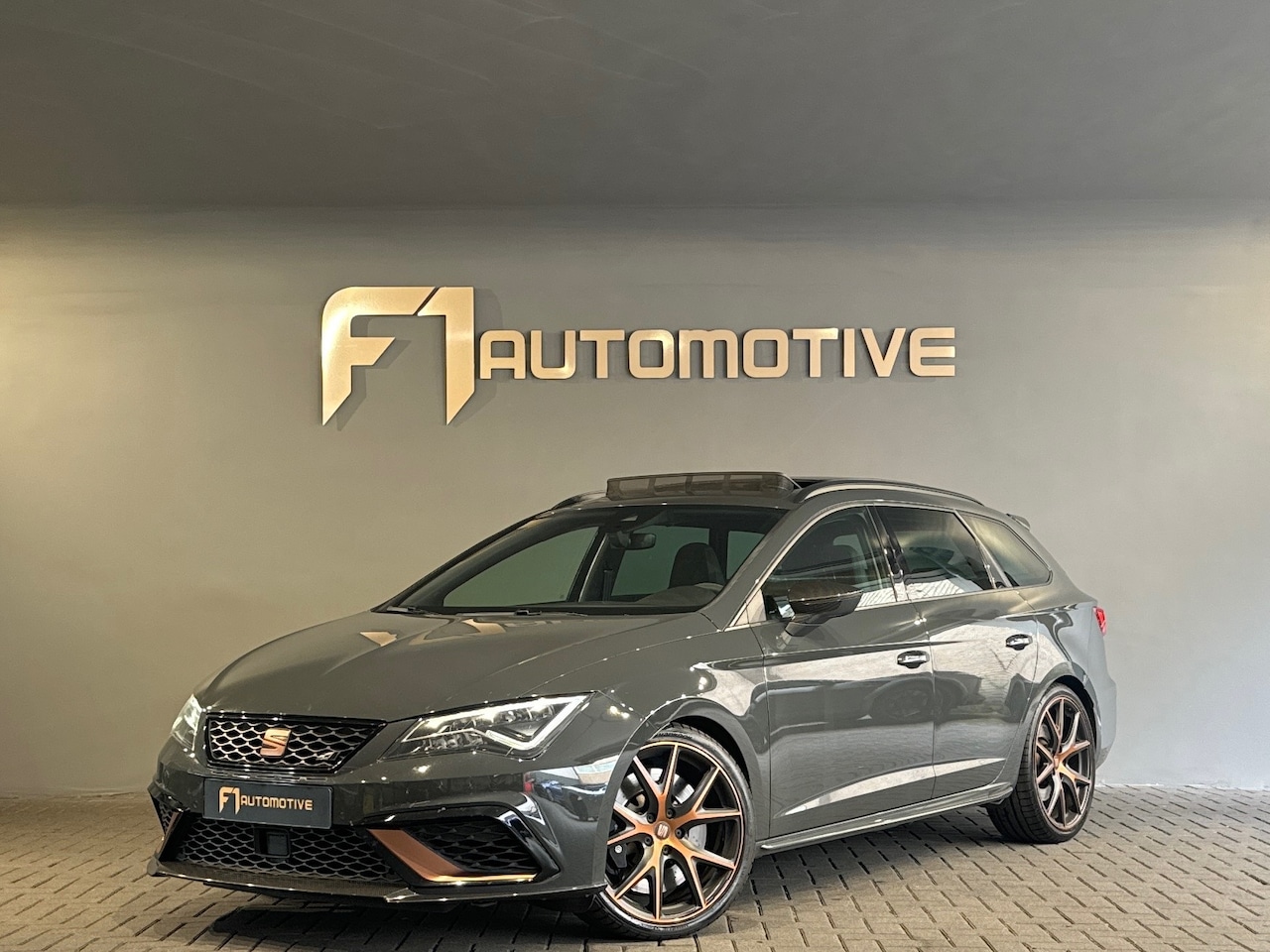 SEAT Leon ST - 2.0 TSI 4DRIVE CUPRA Ultimate Pano|Carbon|Beats - AutoWereld.nl