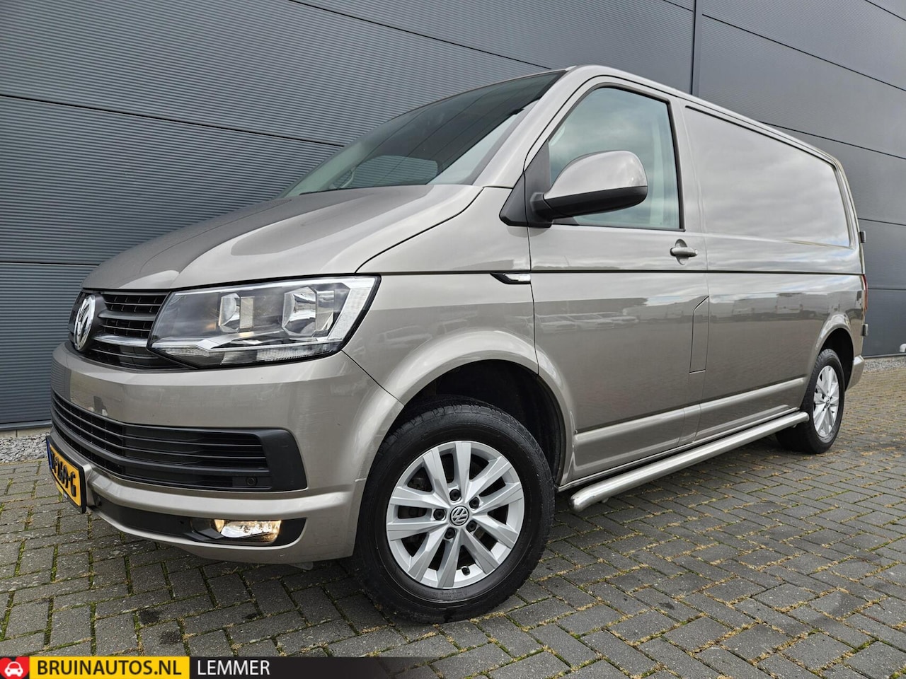 Volkswagen Transporter - 2.0 TDI L1H1 Airco Cruise 140 PK Navi Trekh - AutoWereld.nl