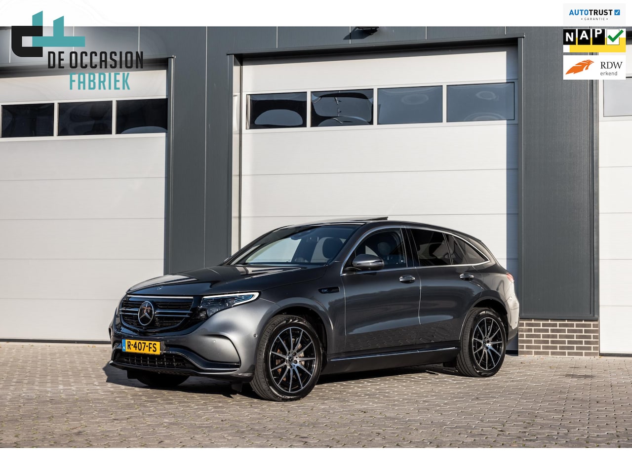 Mercedes-Benz EQC - 400 4MATIC Business Solution AMG Schuifdak Memory Sfeer Keyless - AutoWereld.nl