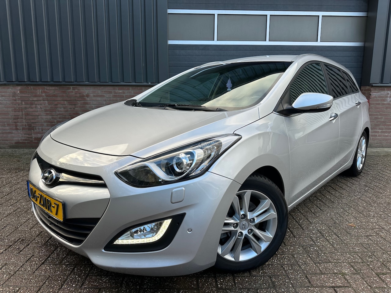 Hyundai i30 Wagon - 1.6 GDI i-Catcher Leder / Allseason / Trekhaak - AutoWereld.nl