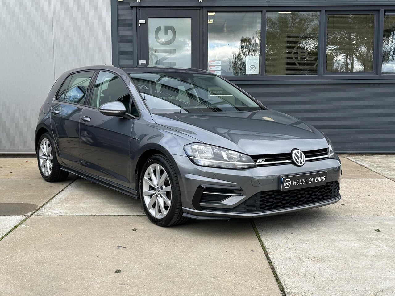 Volkswagen Golf - 1.0 TSI Highline Business R-Line NAP - AutoWereld.nl
