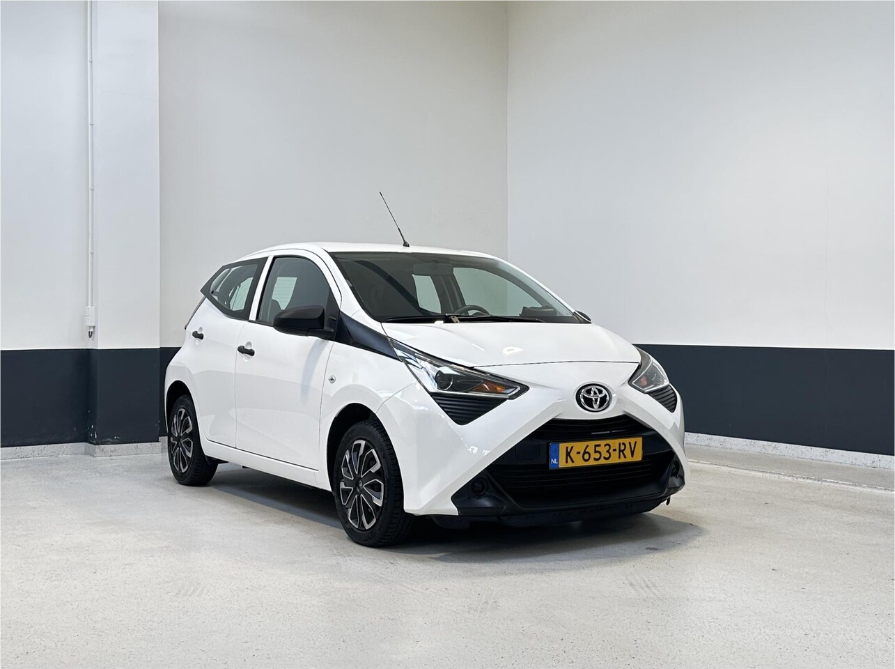 Toyota Aygo - 1.0 VVT-i x-fun | NL | 5-DRS | Airco | Elektrisch pakket - AutoWereld.nl