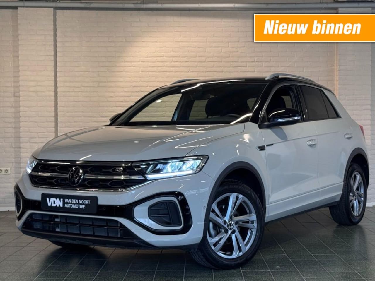 Volkswagen T-Roc - 1.5 TSI ACT R-Line Navi Camera ACC Virtual 17'' - AutoWereld.nl