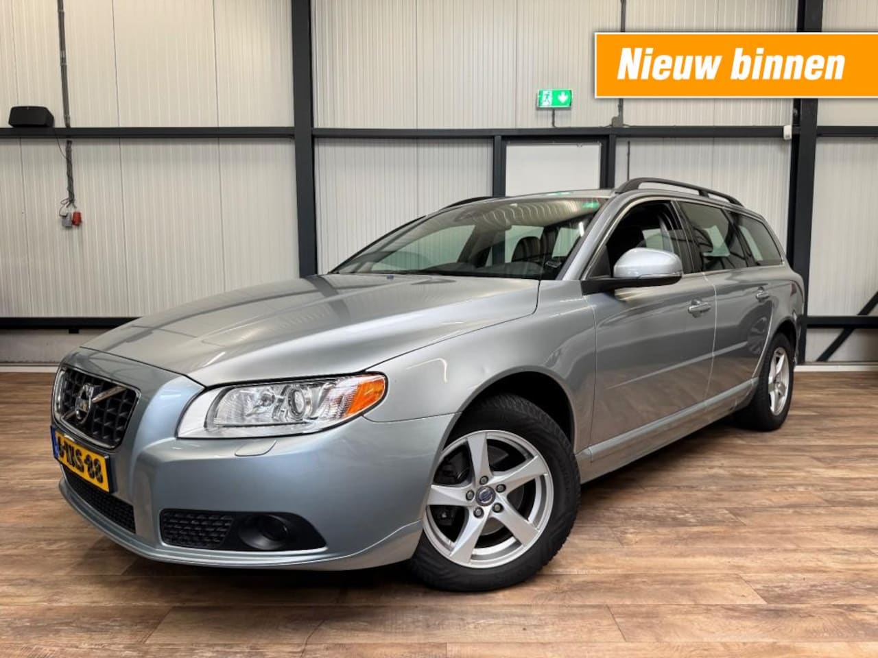 Volvo V70 - 1.6 T4 Nordic / NAVI / LEDER / AUTOMAAT / PDC - AutoWereld.nl