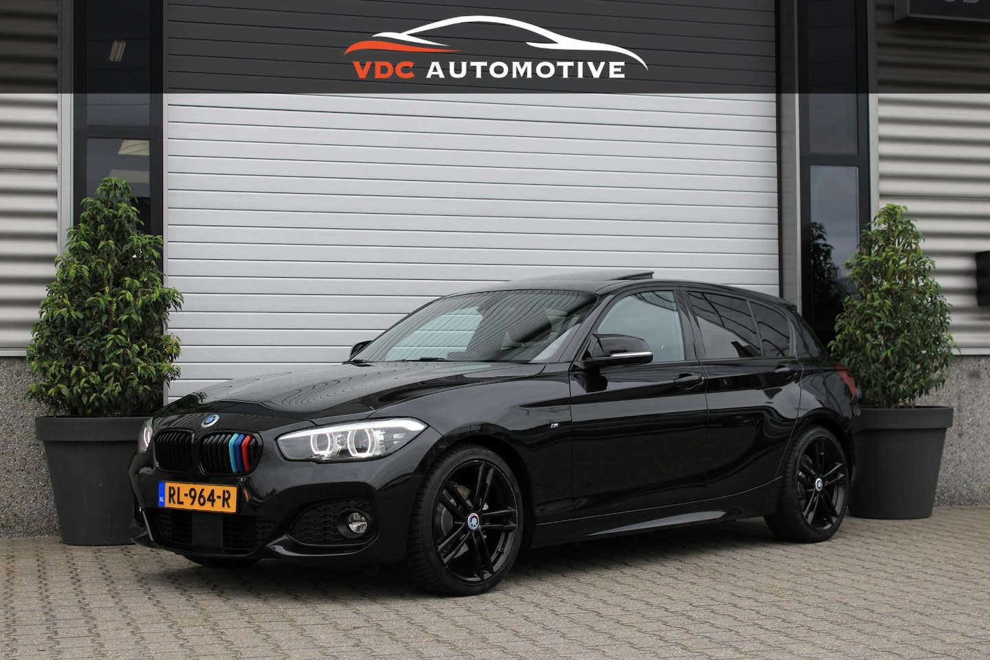 BMW 1-serie - 118i M Sport Schuifdak | Camera | Driving Assistant Professional | Harman Kardon | LED | P - AutoWereld.nl
