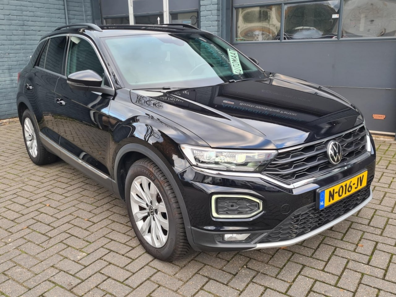 Volkswagen T-Roc - 1.5 TSI Sport BnsR - AutoWereld.nl