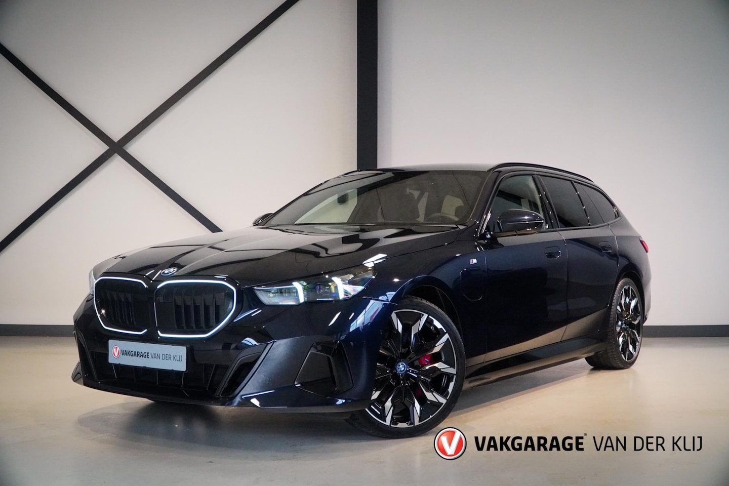 BMW 5-serie Touring - 550e xDrive M-Sport Pro | Panorama | M Sportonderstel Prof. | Comfort Zetels | Driving Ass - AutoWereld.nl