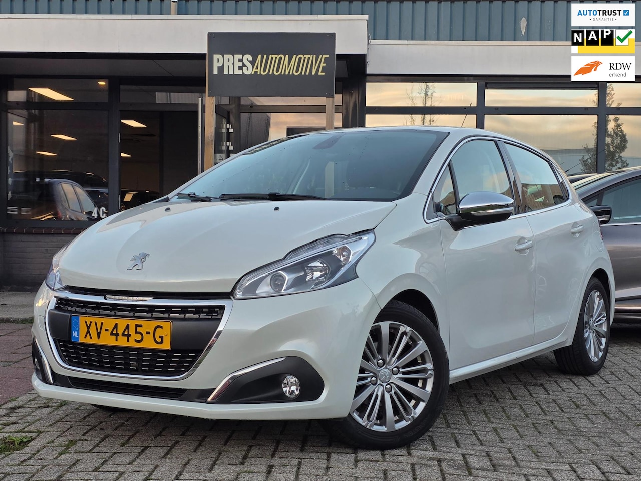 Peugeot 208 - 1.2 PureTech Blue Lease Allure |CLIMA|CRUISE|PDC - AutoWereld.nl