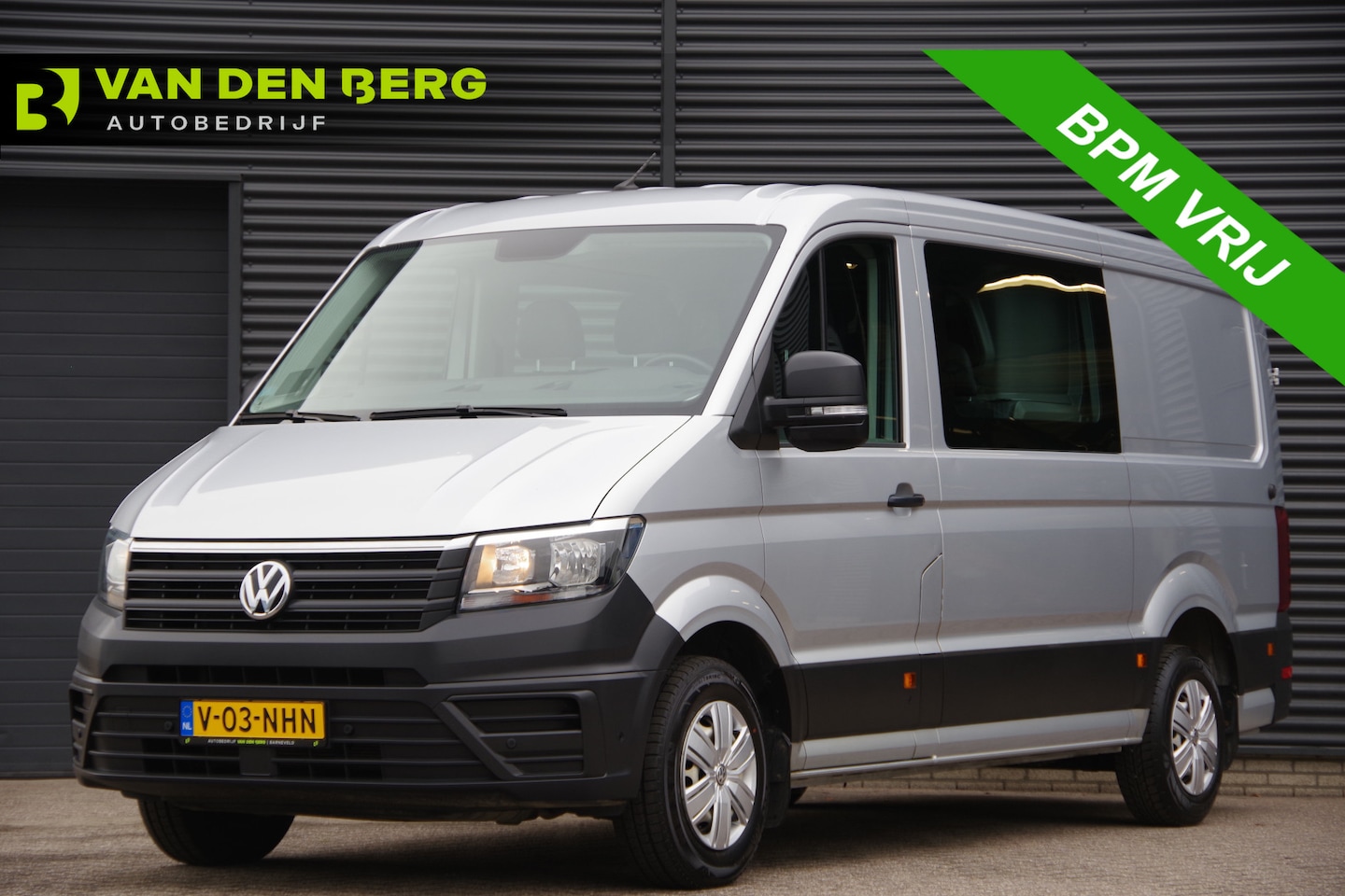 Volkswagen Crafter - 35 2.0 TDI L3H2 DC 6P, 140PK AUT. LEDER, TREKHAAK, CAMERA, NAVI, AIRCO, APPLE CARPLAY/ANDR - AutoWereld.nl