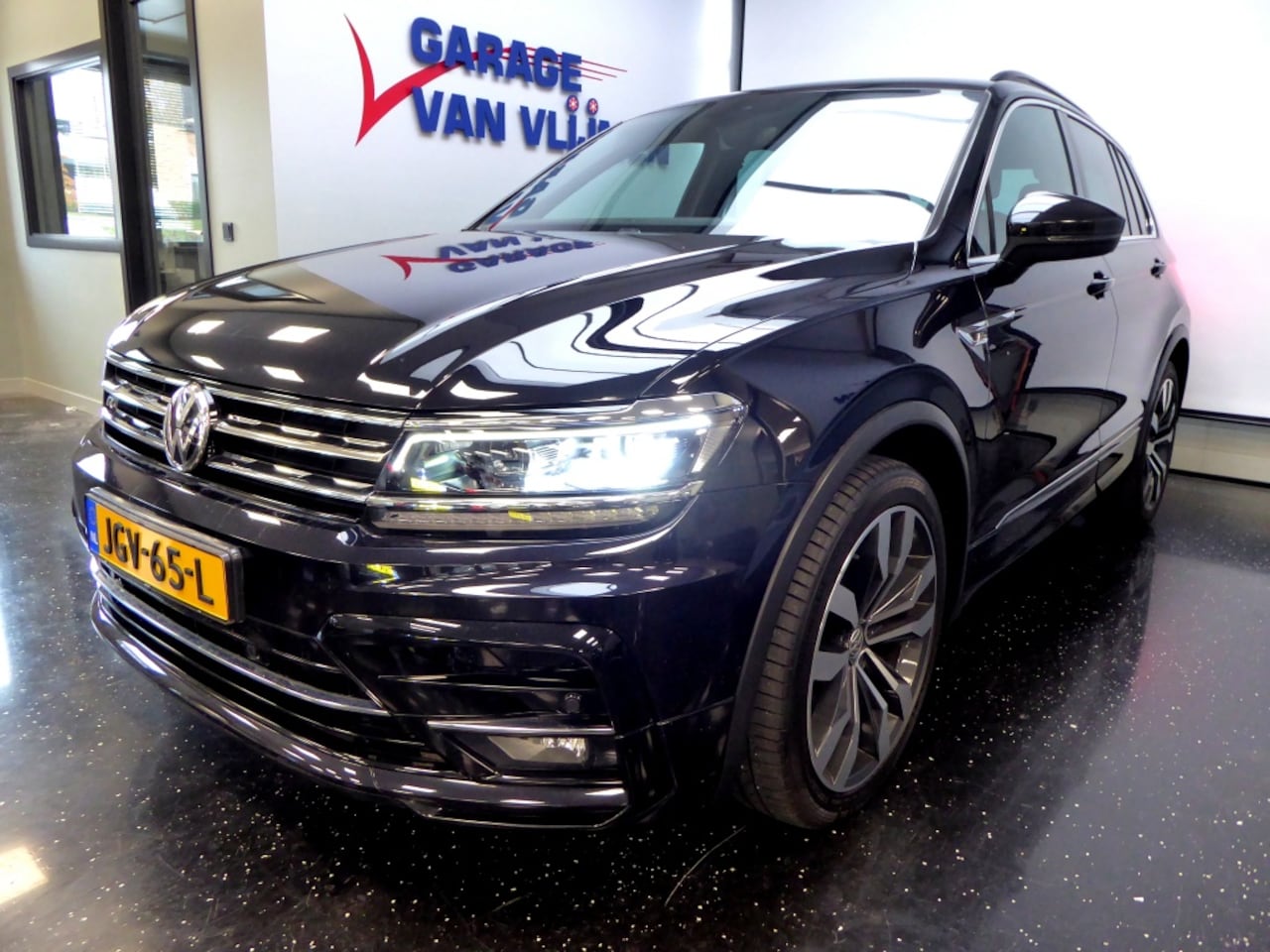 Volkswagen Tiguan - 1.5TSI 150PK R-Line 20'' VELGEN FULL LED CARPLAY - AutoWereld.nl