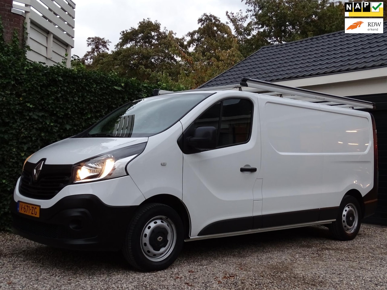 Renault Trafic - 1.6 dCi T29 L2H1 Comfort Energy | Imperiaal | Trekhaak | Navi | N.A.P. - AutoWereld.nl