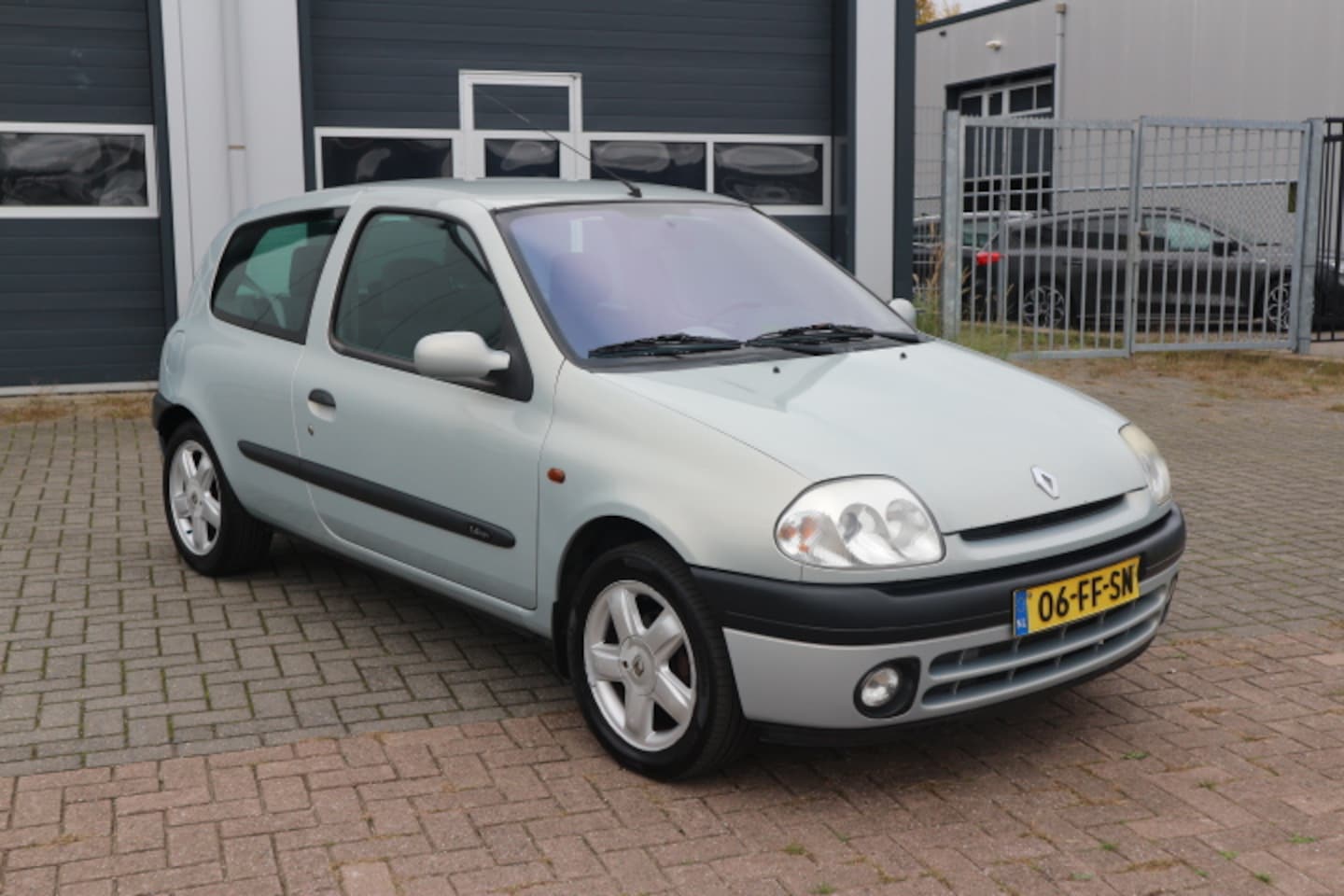 Renault Clio - 1.4-16V Si 1.4-16V Si - AutoWereld.nl