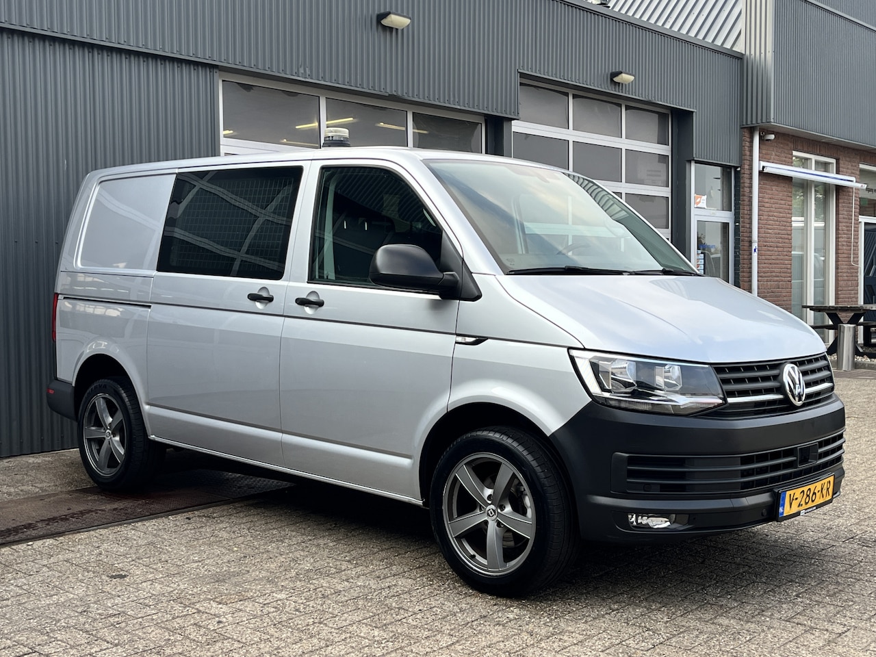 Volkswagen Transporter - 2.0 TSI L1H1 Benzine/Cng Dubbele Schuifdeur Airco Cruise controle Bpm vrij Trekhaak Klep a - AutoWereld.nl