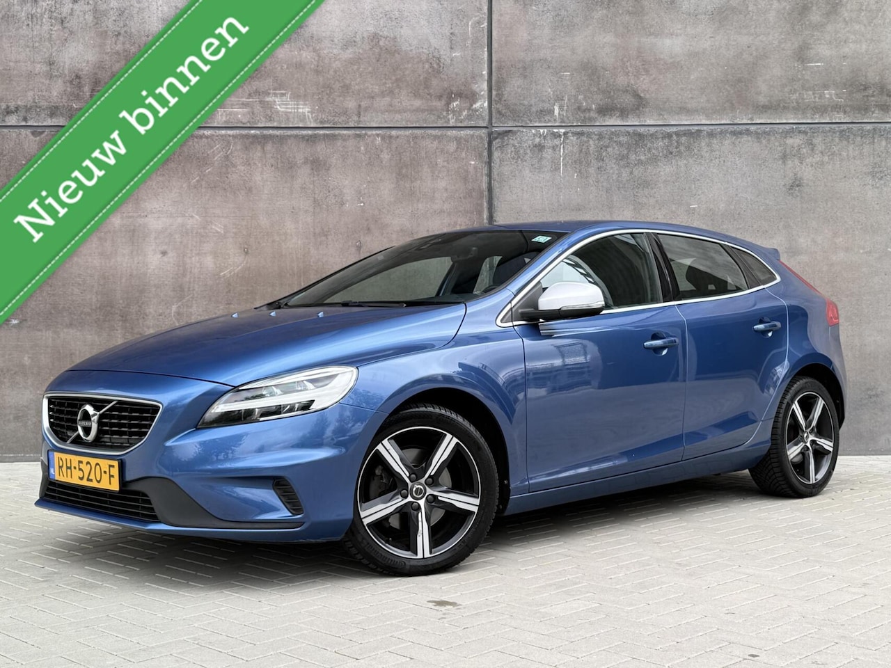 Volvo V40 - 2.0 T4 R-Design | Navigatie | APK 10-2026 | Climate control! - AutoWereld.nl