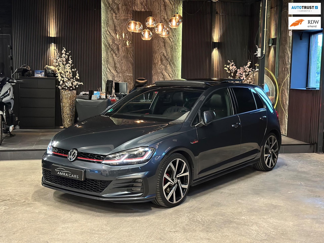Volkswagen Golf - 2.0 TSI GTI|PANO|LEDER|TREKHAAK|BOMVOL! - AutoWereld.nl