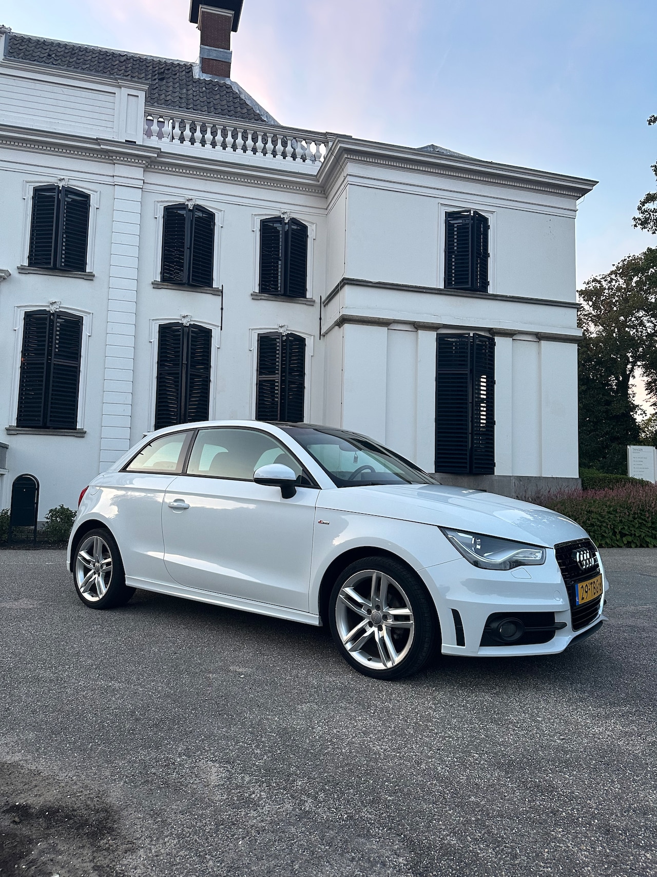 Audi A1 - 1.2 TFSI Pro Line S S-LINE PANO/NAVI LEDER/STOF - AutoWereld.nl