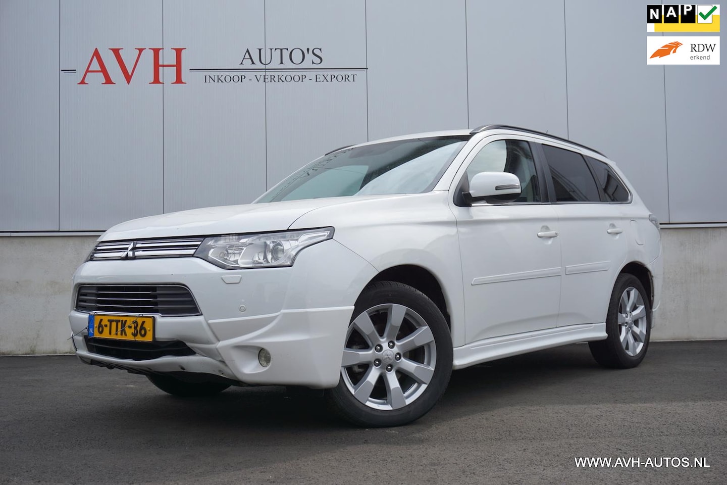 Mitsubishi Outlander - 2.0 PHEV instyle 2.0 PHEV Instyle+ - AutoWereld.nl